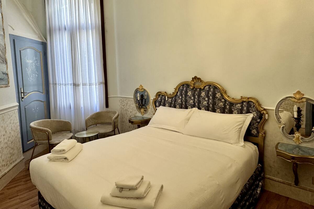 Double Room | 意大利 Frette 床单、高档床上用品、羽绒被、记忆海绵床垫