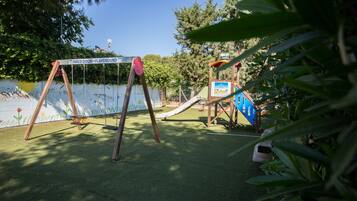 Children’s play area – outdoor