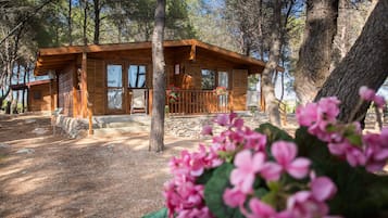 Cottage | 施設の正面