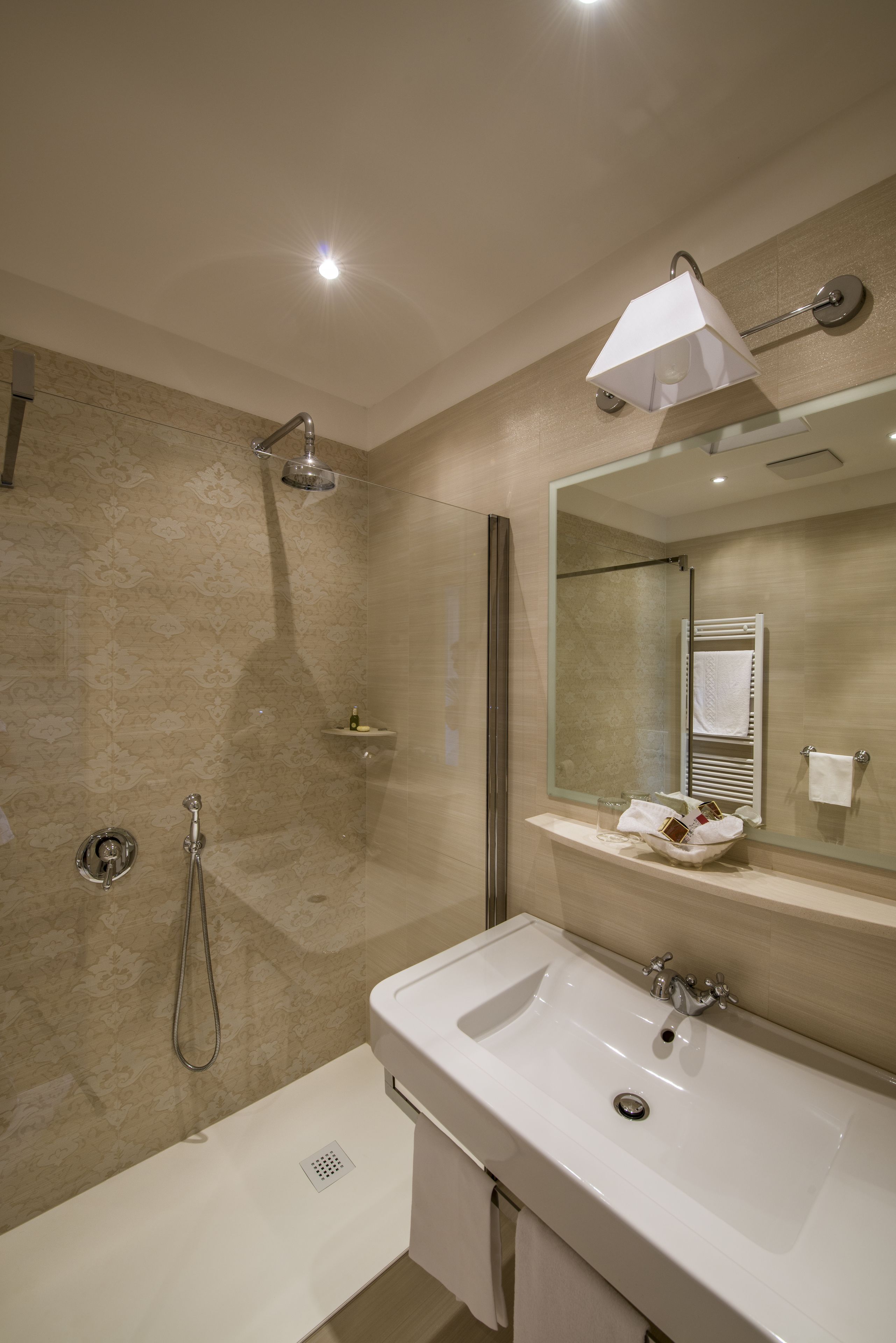 single room, annex building | bathroom | free toiletries, hair dryer, bathrobes, slippers