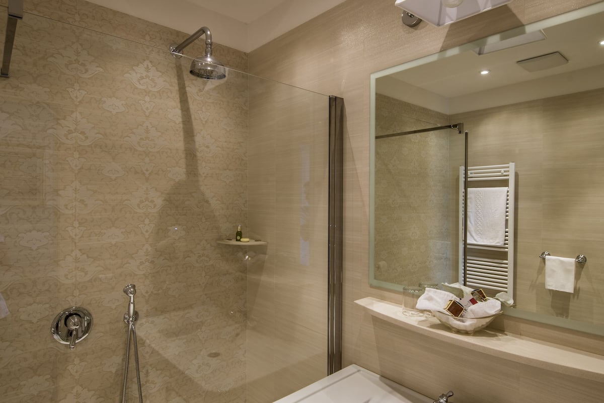 single room, annex building | bathroom | free toiletries, hair dryer, bathrobes, slippers