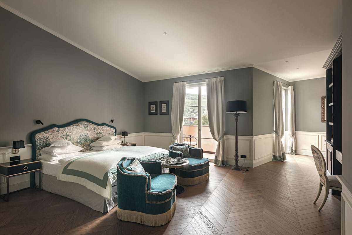 Luxury Suite | Minibar, in-room safe, desk, free WiFi