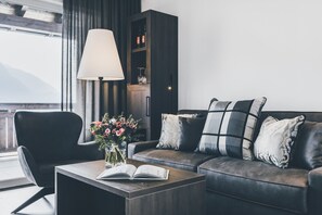 Luxury Suite | Living area