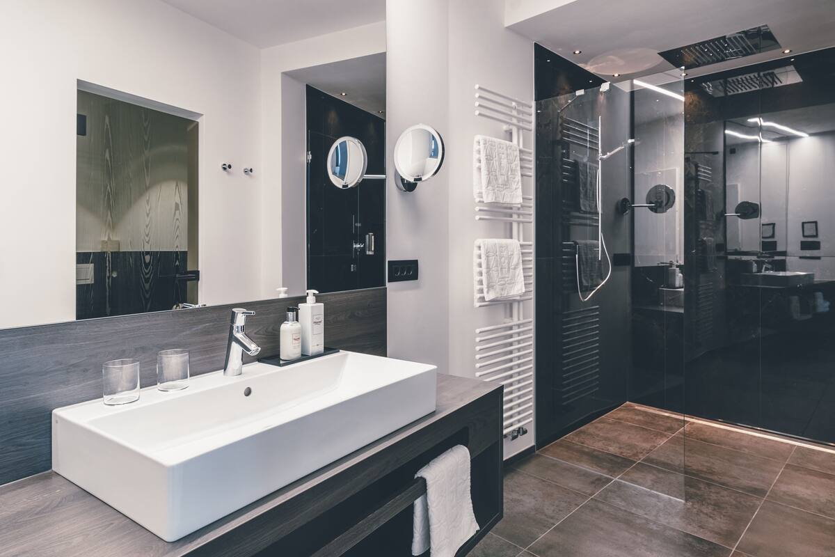 comfort suite | hypo-allergenic bedding, pillow-top beds, minibar, in-room safe