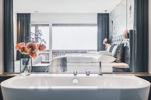 Luxury Suite | Bathroom