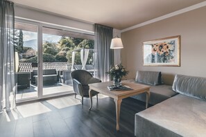 Senior Suite | Living area