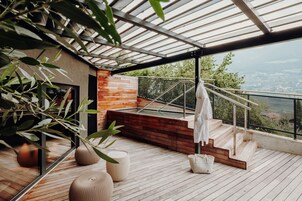 Salas para tratamentos a dois, sauna seca, banheira de hidromassagem