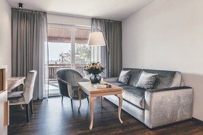 Deluxe Suite | Living area