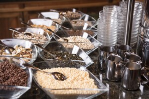 Petit déjeuner buffet servi tous les jours en supplément