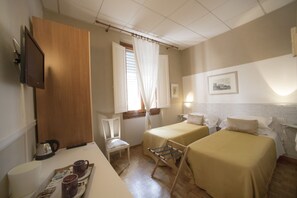 Hair dryer, bidet, towels - Residenza Manzoni (Florence)