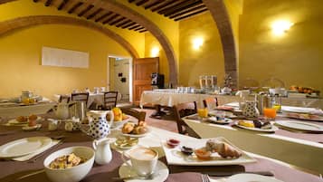 Tägliches nach Wunsch zubereitetes Frühstück (20 EUR pro Person)