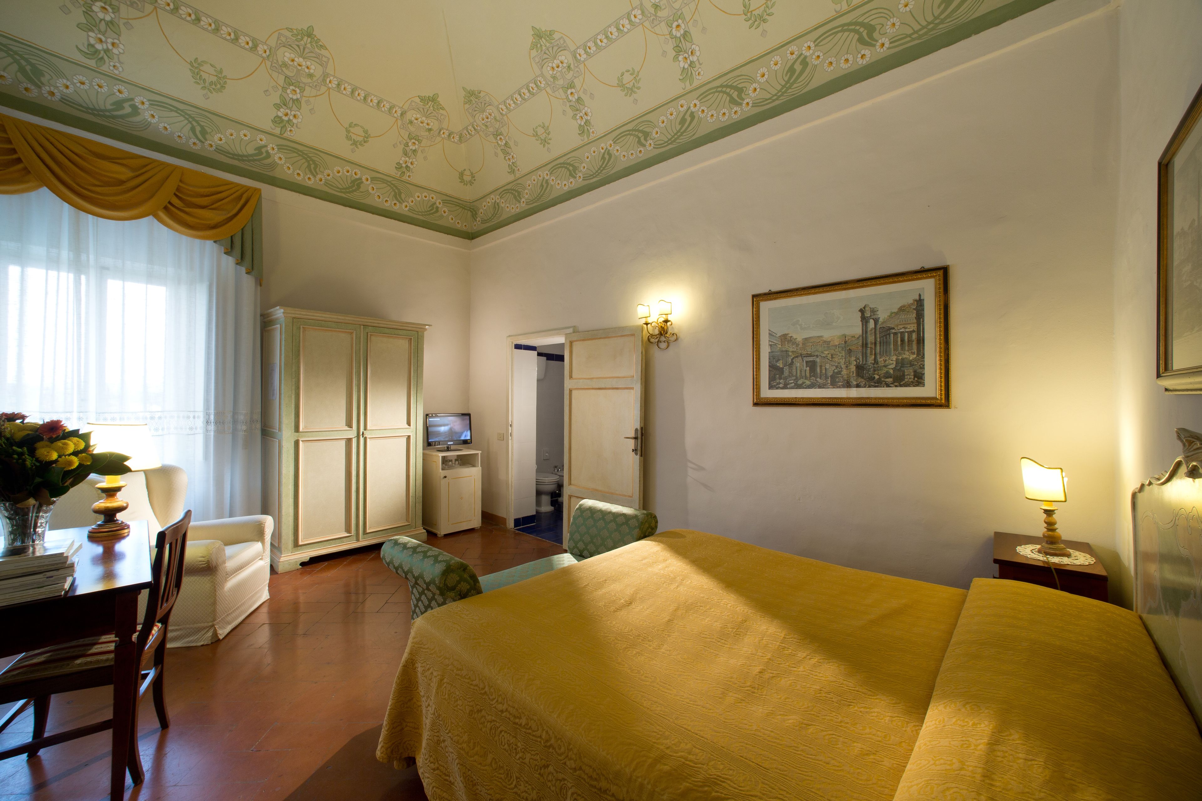 superior double room | minibar, in-room safe, individually decorated, individually furnished