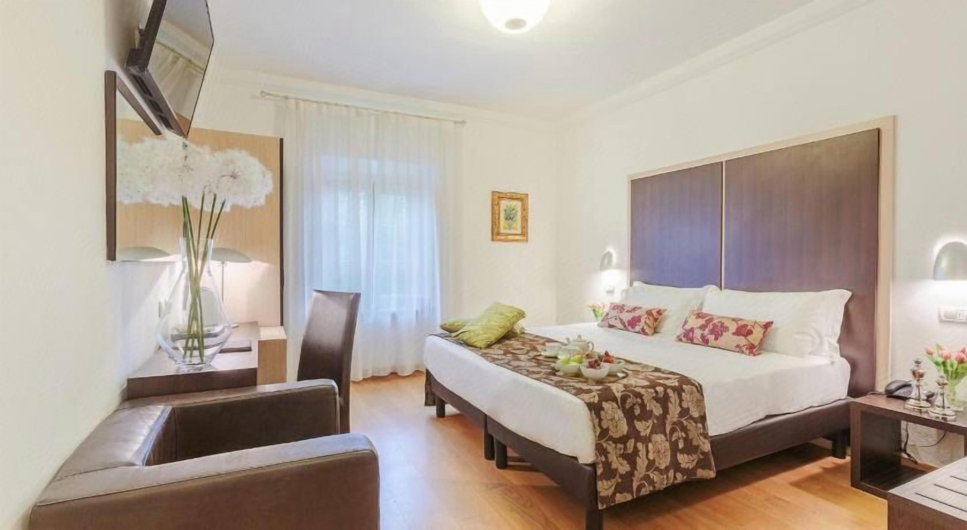 Select Comfort beds, minibar, in-room safe, desk