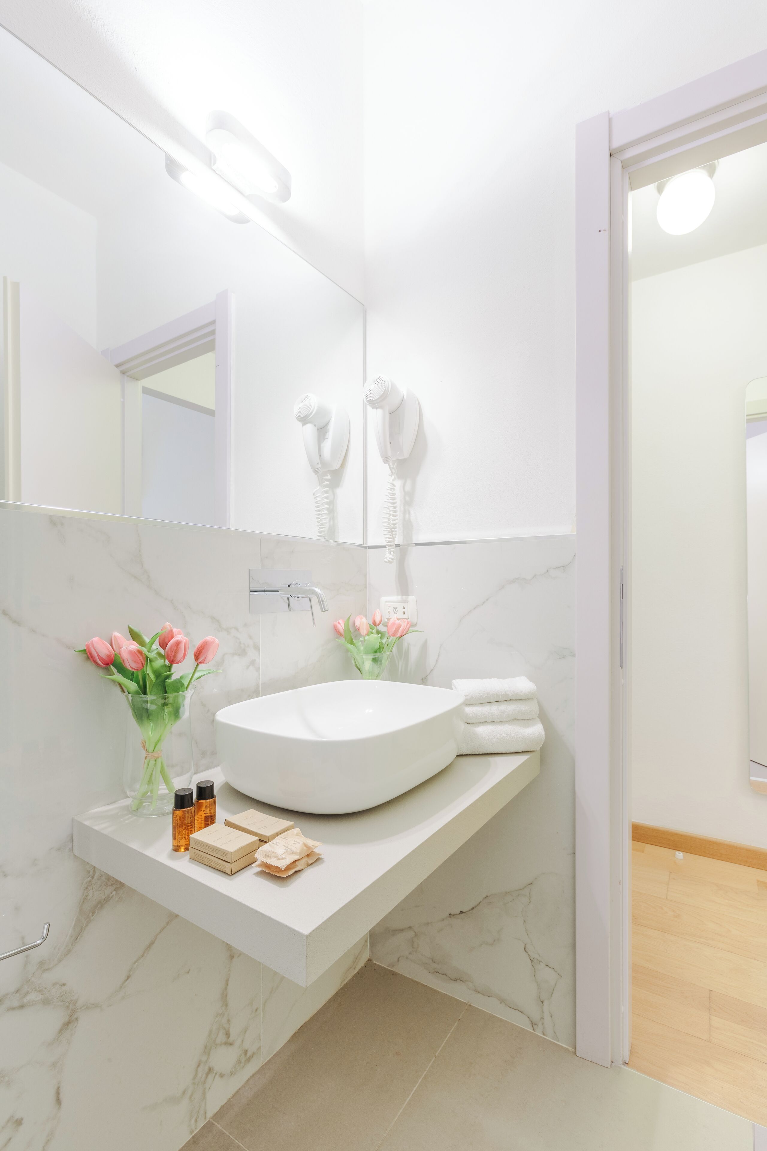 shower, rainfall showerhead, free toiletries, hair dryer