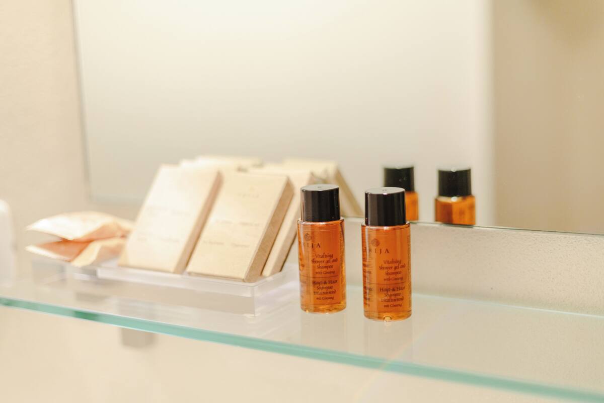 single room, 1 single bed | bathroom | shower, rainfall showerhead, free toiletries, hair dryer