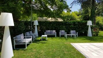 Seasonal outdoor pool, an infinity pool, pool umbrellas, sun loungers