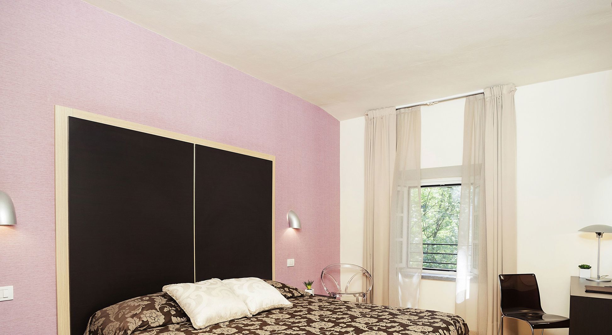 Select Comfort beds, minibar, in-room safe, desk