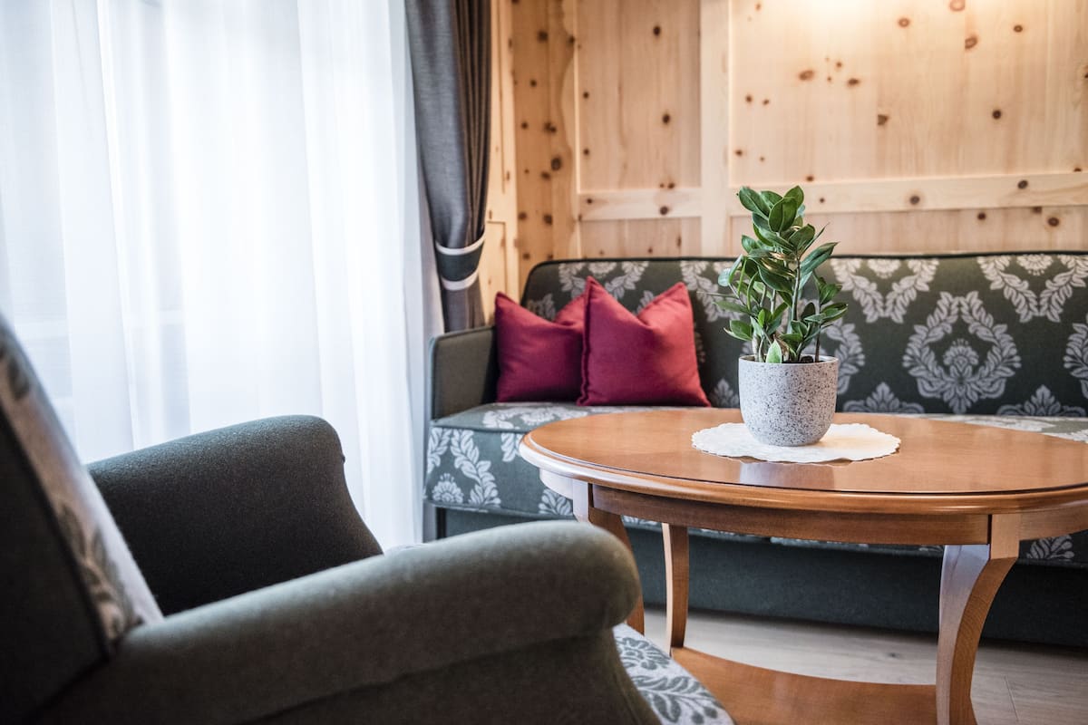 junior suite | 1 bedroom, premium bedding, down duvets, pillow-top beds