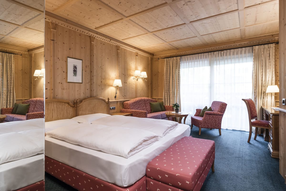 junior suite | 1 bedroom, premium bedding, down duvets, pillow-top beds