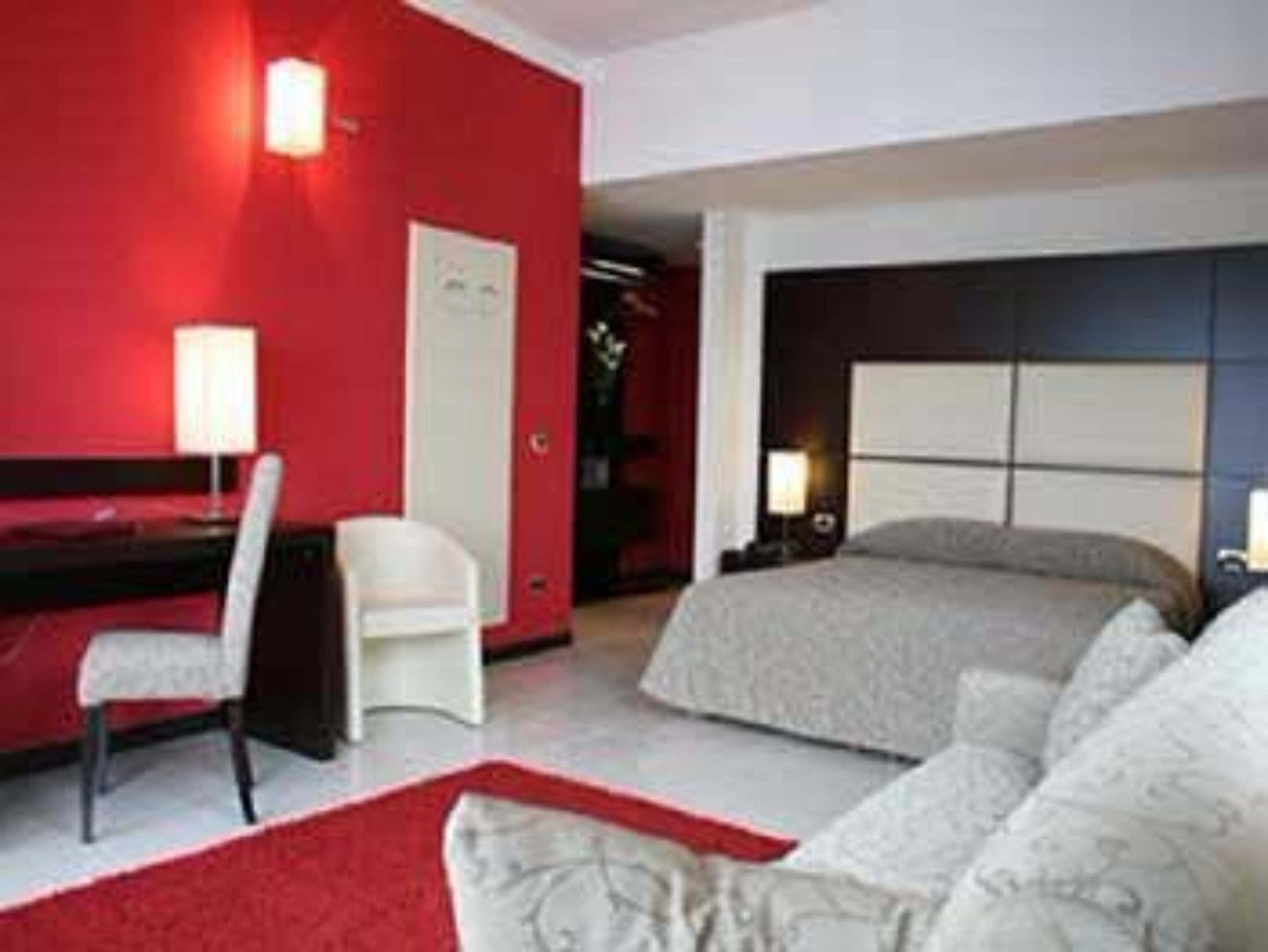 executive double room, lake view | 1 bedroom, minibar, in-room safe, desk