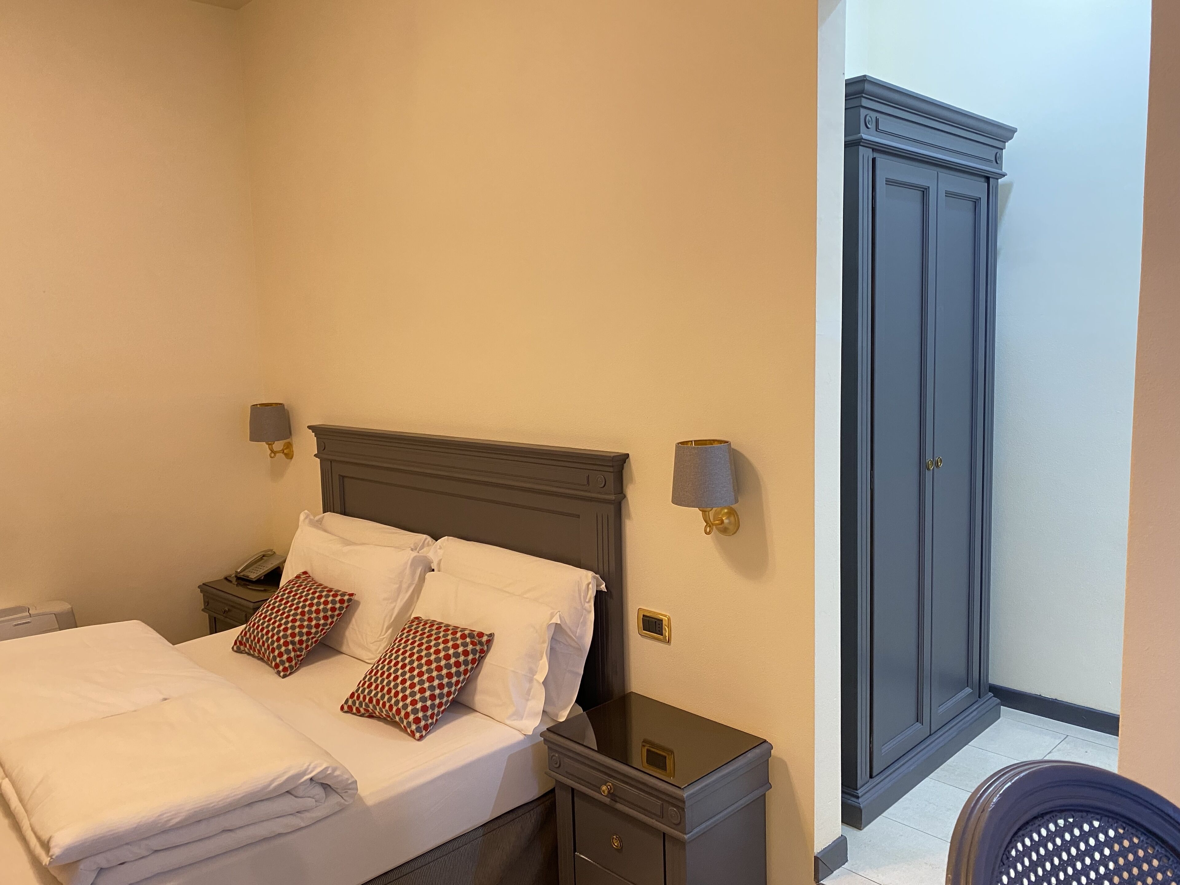 executive double room, lake view | 1 bedroom, minibar, in-room safe, desk