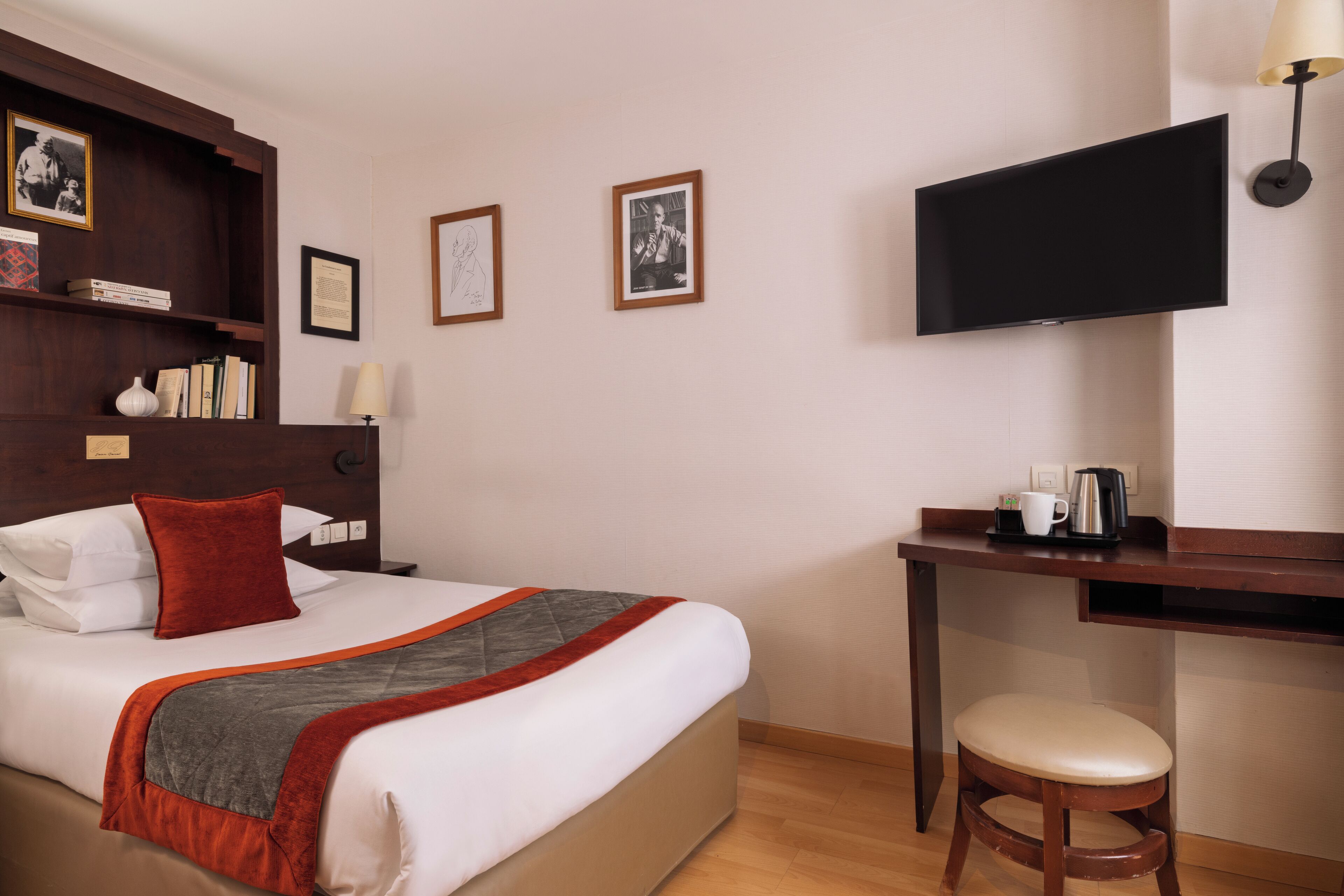 single room | in-room safe, desk, blackout curtains, soundproofing