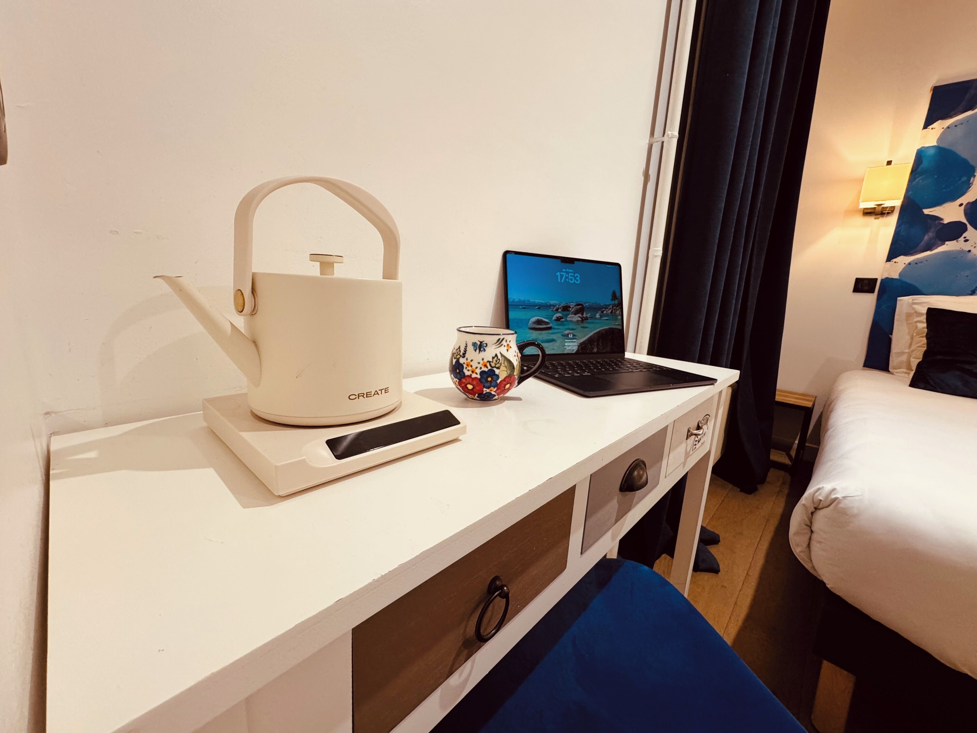 Coffre-fort, bureau, système d’insonorisation, accès au Wi-Fi (inclus)