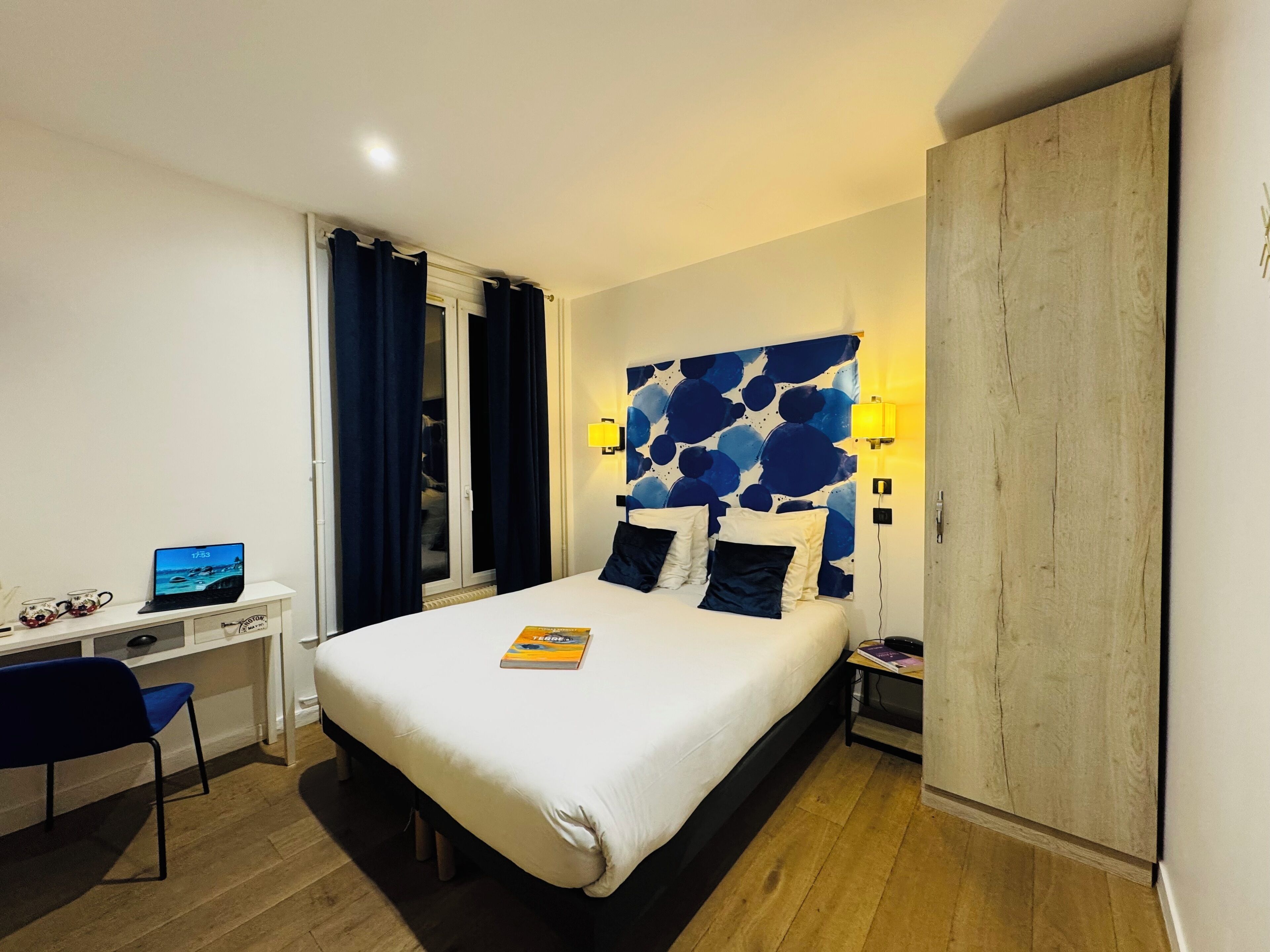 Chambre Double Standard 2 personnes | Coffre-fort, bureau, système d’insonorisation, accès au Wi-Fi (inclus)