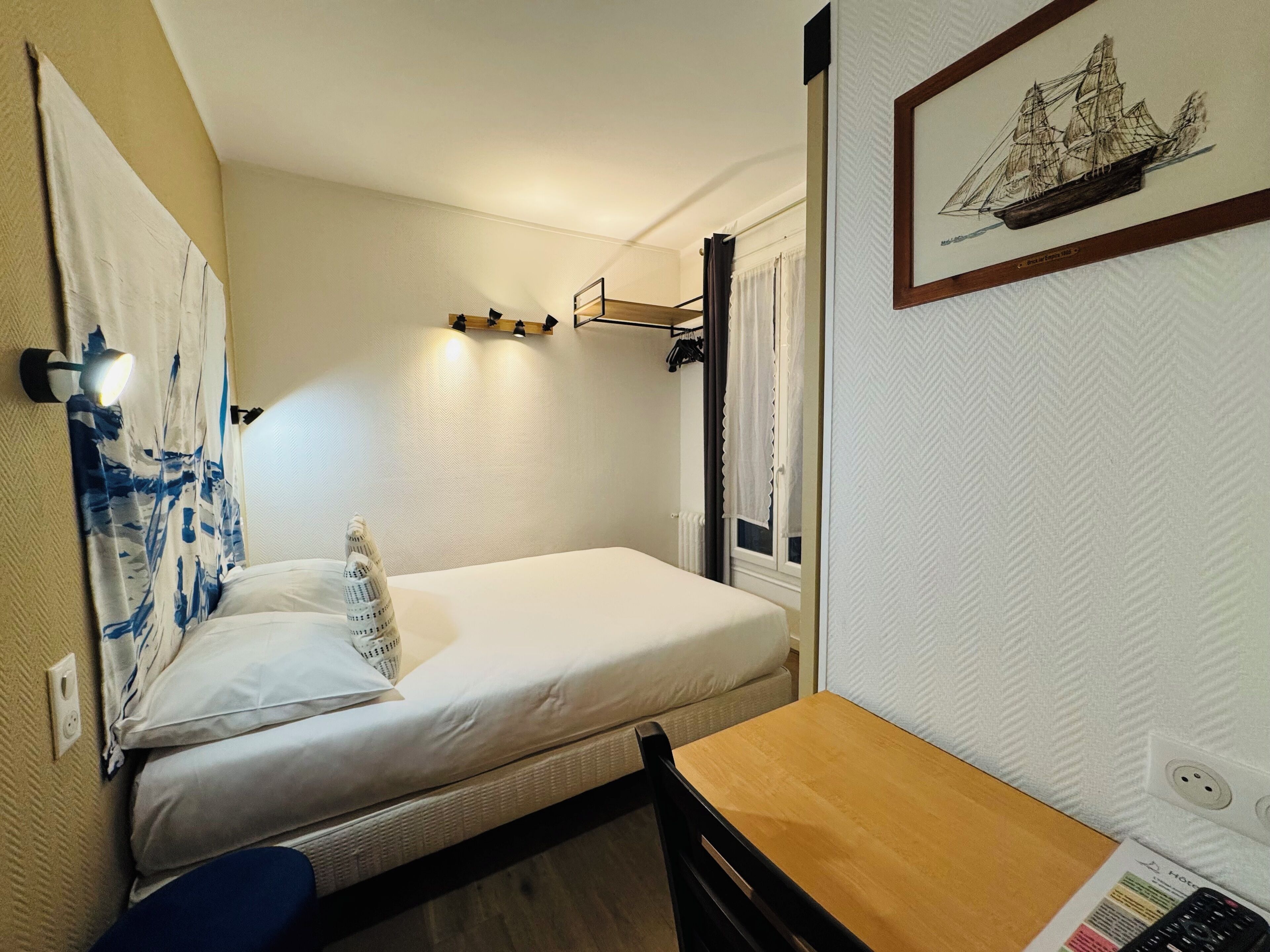 Rom – standard | Safe på rommet, skrivebord, lydisolert og wi-fi (inkludert)