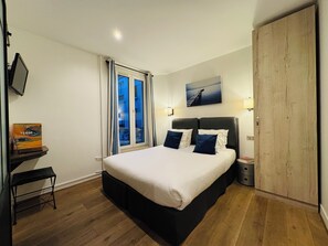 Standard Room 2 persons | In-room safe, desk, soundproofing, free WiFi - Amiral (Paris)