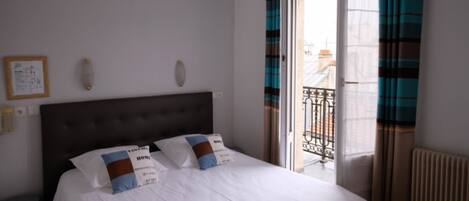 客房 | 房內夾萬、書桌、隔音、免費 Wi-Fi