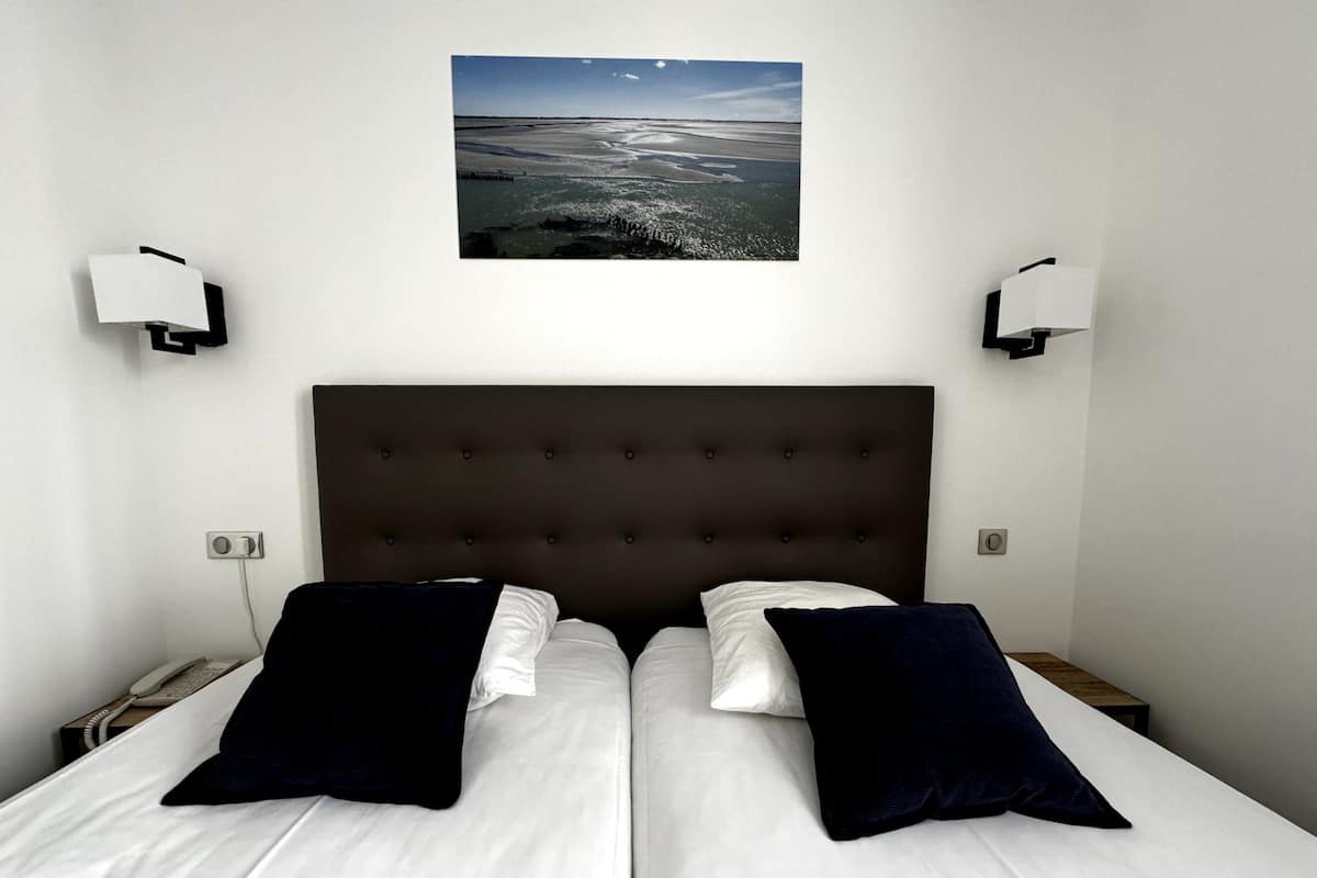 In-room safe, desk, soundproofing, free WiFi