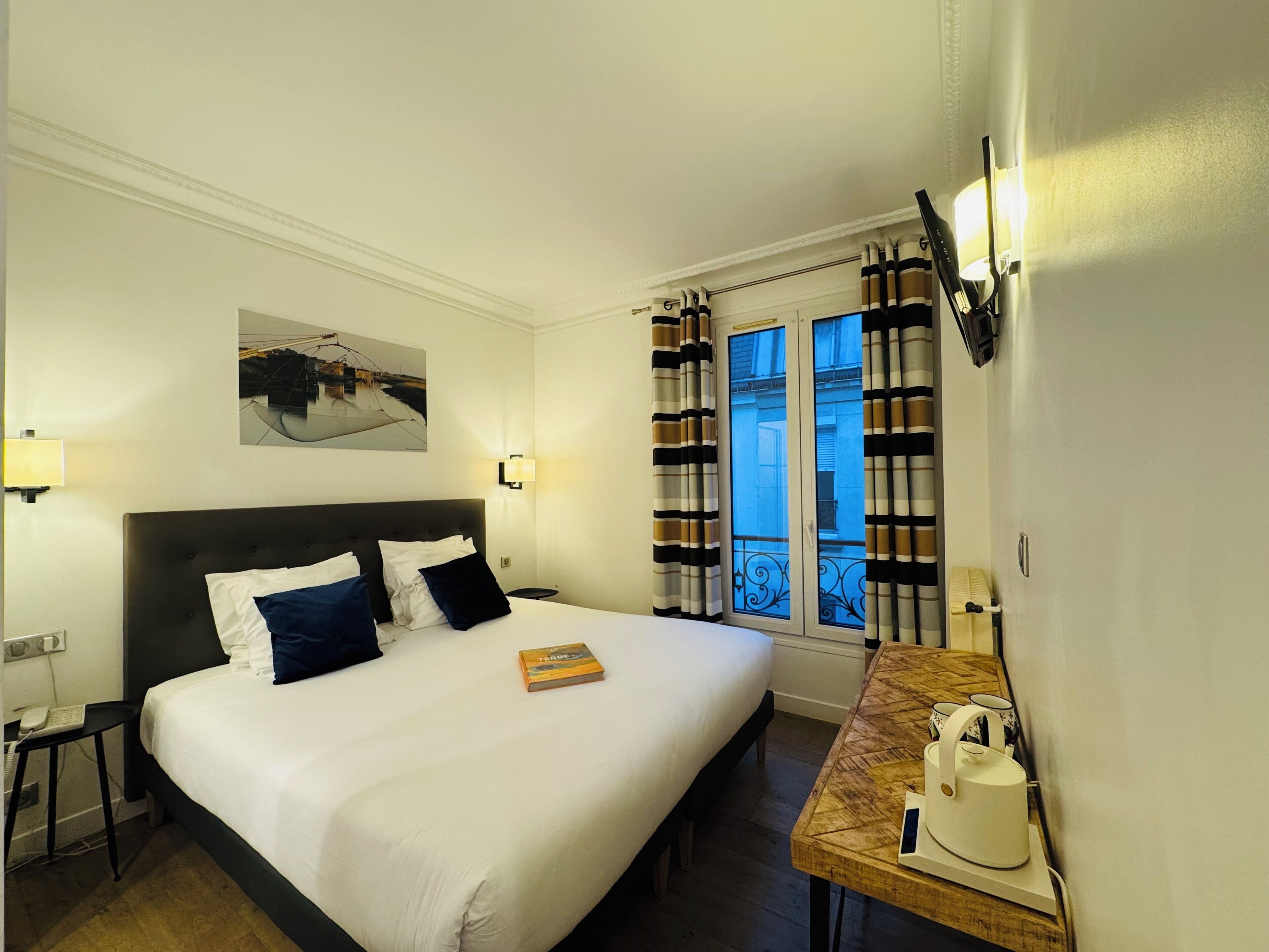 Room | Peti besi dalam bilik, meja, kalis bunyi, Wi-fi percuma 