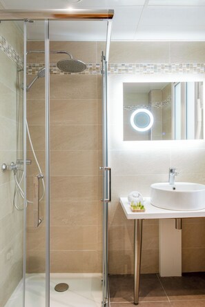Habitación doble estándar | Baño | Toallas 