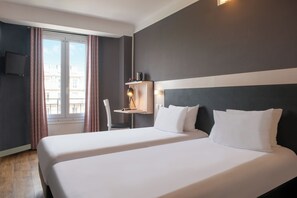 In-room safe, desk, soundproofing, free WiFi - Hôtel Baldi by Magna Arbor (Paris)
