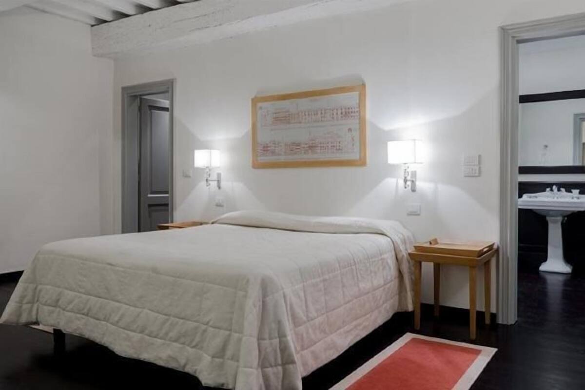 1 bedroom, Frette Italian sheets, premium bedding, memory foam beds