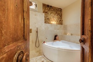 Bañera de hidromasaje interior