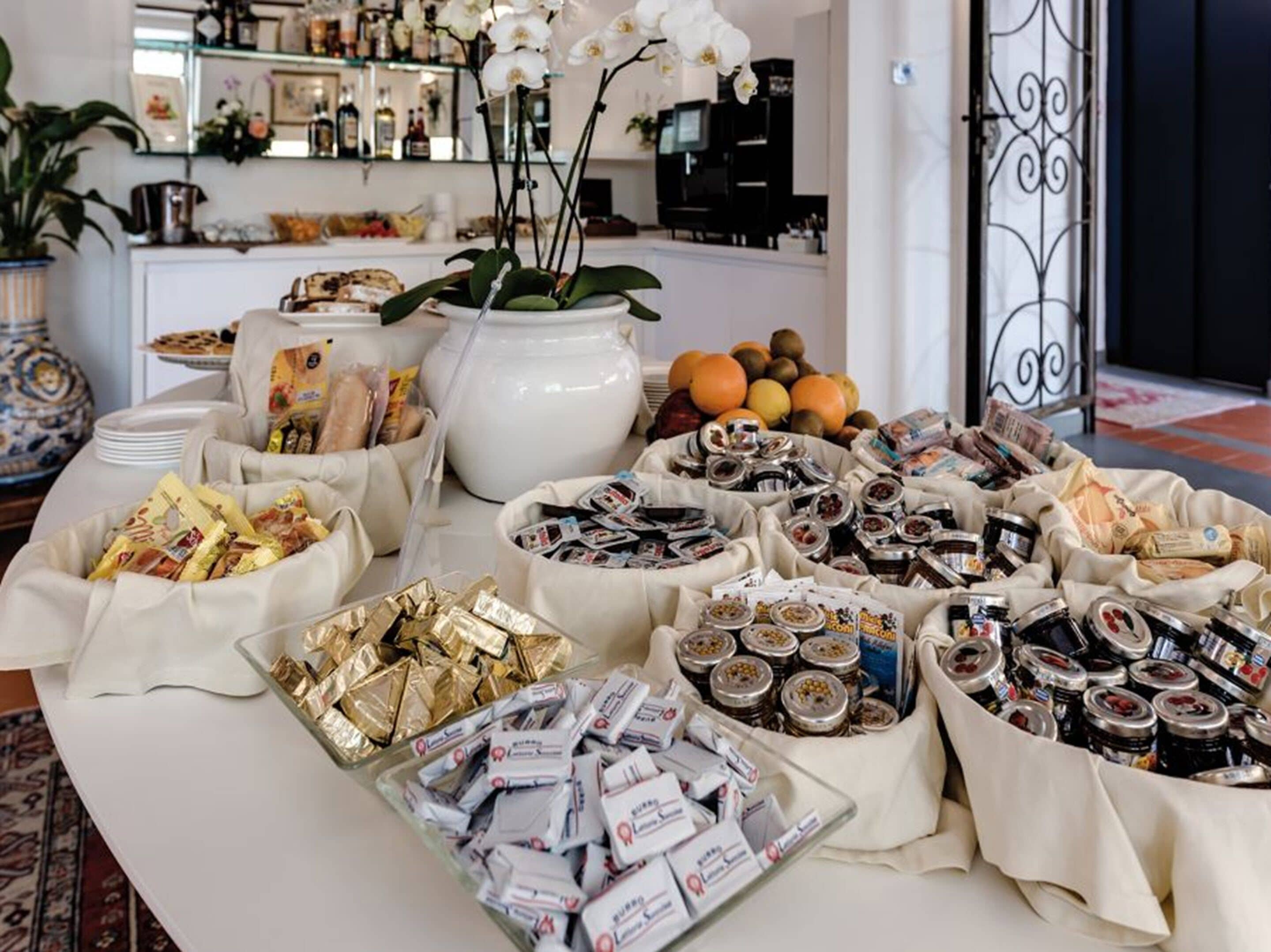 free daily continental breakfast