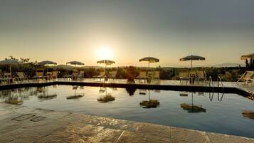 Outdoor pool, pool umbrellas, sun loungers