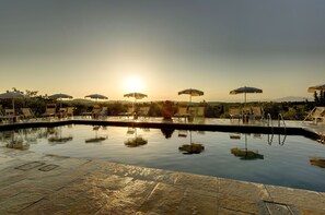 Outdoor pool, pool umbrellas, sun loungers