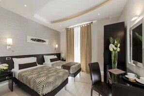In-room safe, desk, iron/ironing board, free WiFi - Daphne Luxury Suites (Rome)