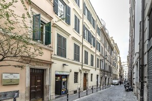 Front of property - Daphne Luxury Suites (Rome)