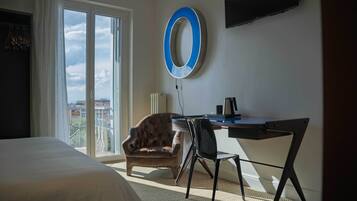 Minibar, in-room safe, individually decorated, individually furnished