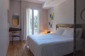 Minibar, Zimmersafe, individuell dekoriert, individuell eingerichtet