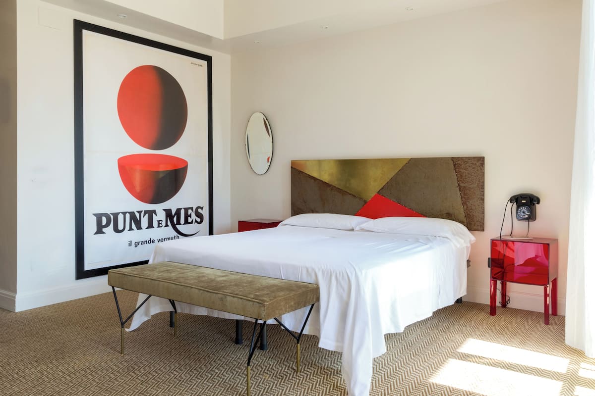 1 quarto, frigobar, cofres nos quartos, individualmente decorados
