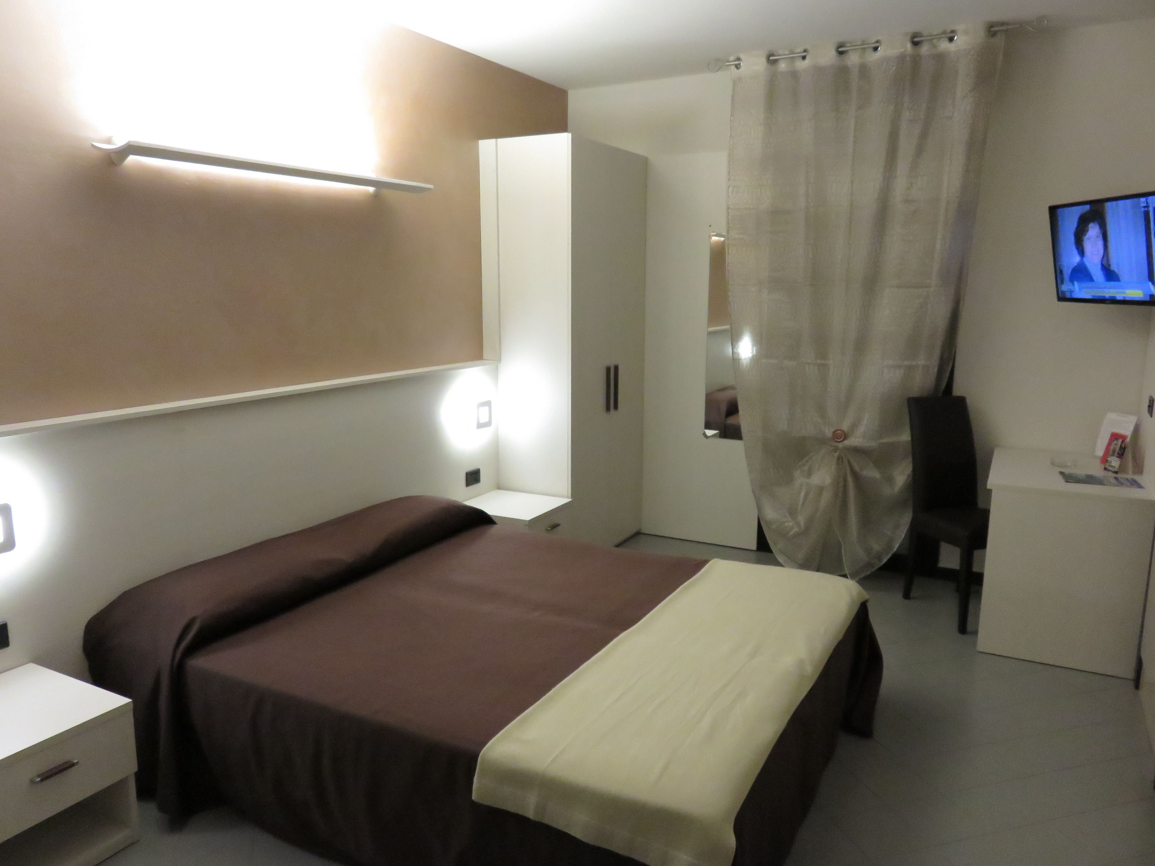 double room | 1 bedroom, frette italian sheets, in-room safe, desk