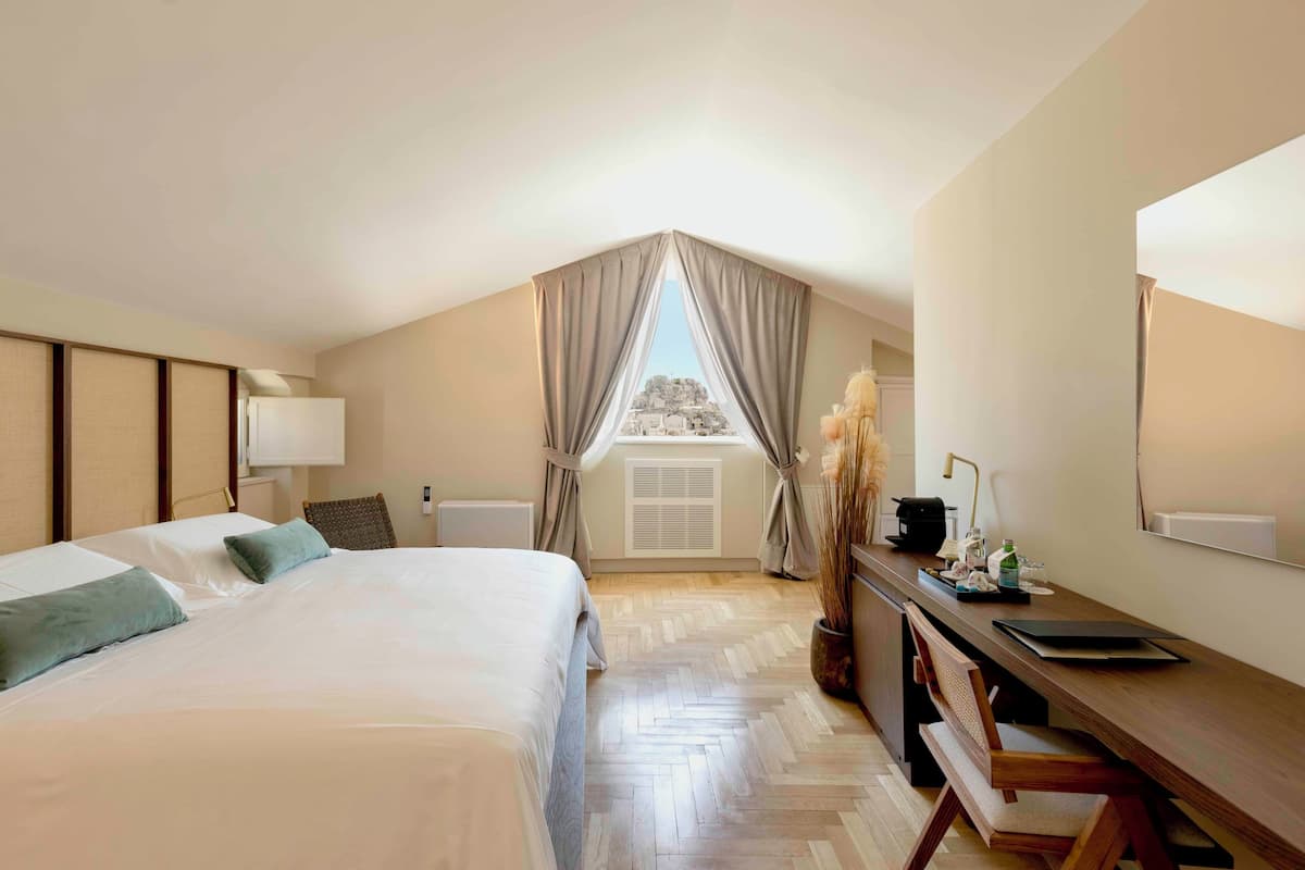 Gran Palazziata Panorama | Minibar, in-room safe, laptop workspace, soundproofing
