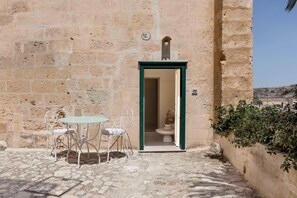 Palazziata Patio | Minibar, in-room safe, laptop workspace, soundproofing