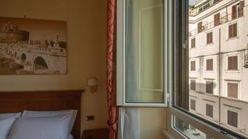 Coffres-forts dans les chambres, bureau, rideaux occultants