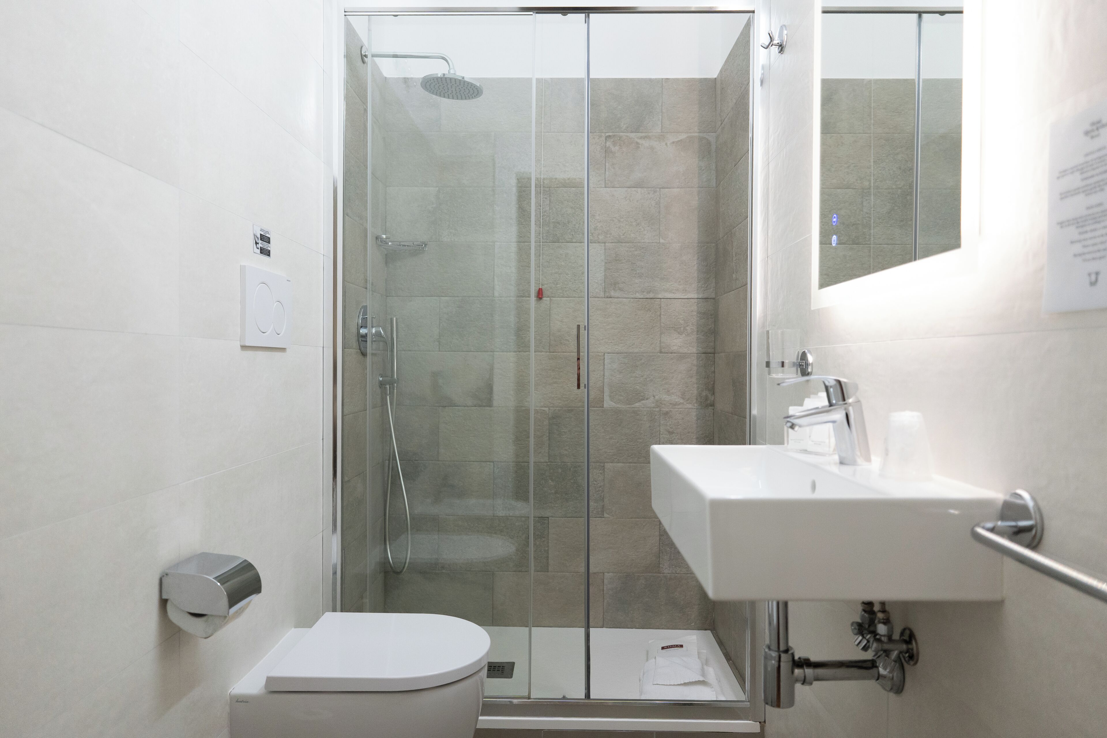 Deluxe Double Room | Bilik Mandi | Pancuran mandi, kelengkapan dandanan diri mesra alam, pengering rambut 